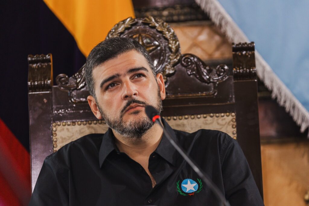El alcalde de Guayaquil, Aquiles Álvarez, busca reconciliación con el Gobierno nacional tras elecciones.