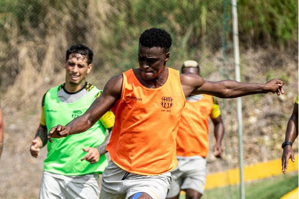 El defensa central Álex Rangel ya volvió a los entrenamientos de Barcelona SC.