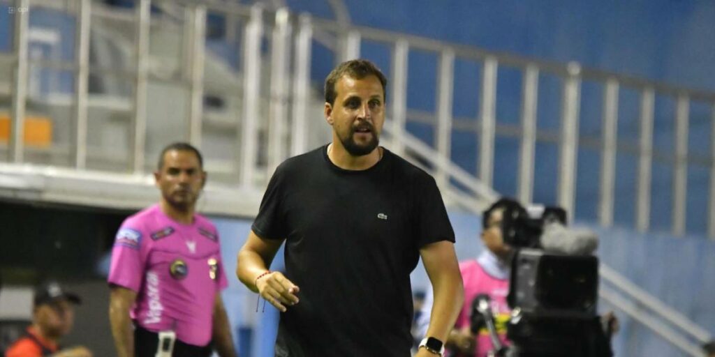 El técnico argentino Nicolás Chietino no es más en técnico de Delfín SC