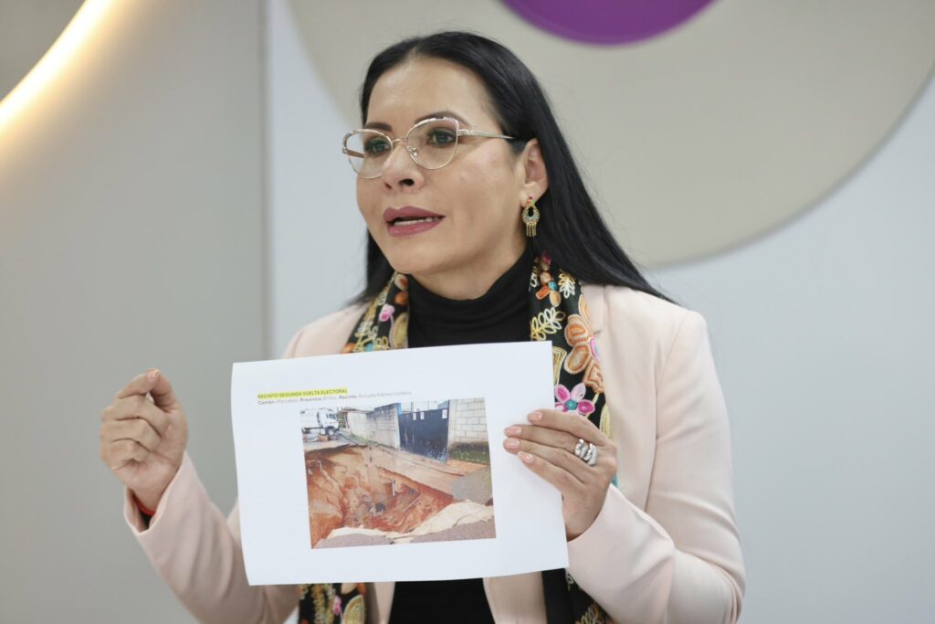 Elecciones en Ecuador: Las fuertes lluvias azotan 25 recintos electorales en distintas provincias del país