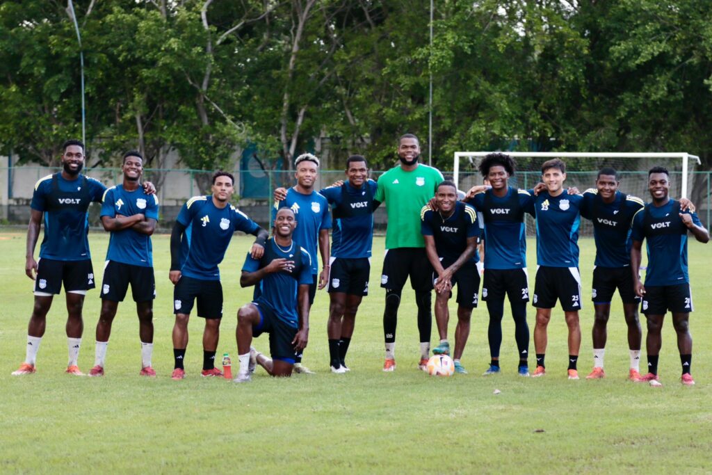 Emelec busca recuperarse y sumar puntos ante Libertad.