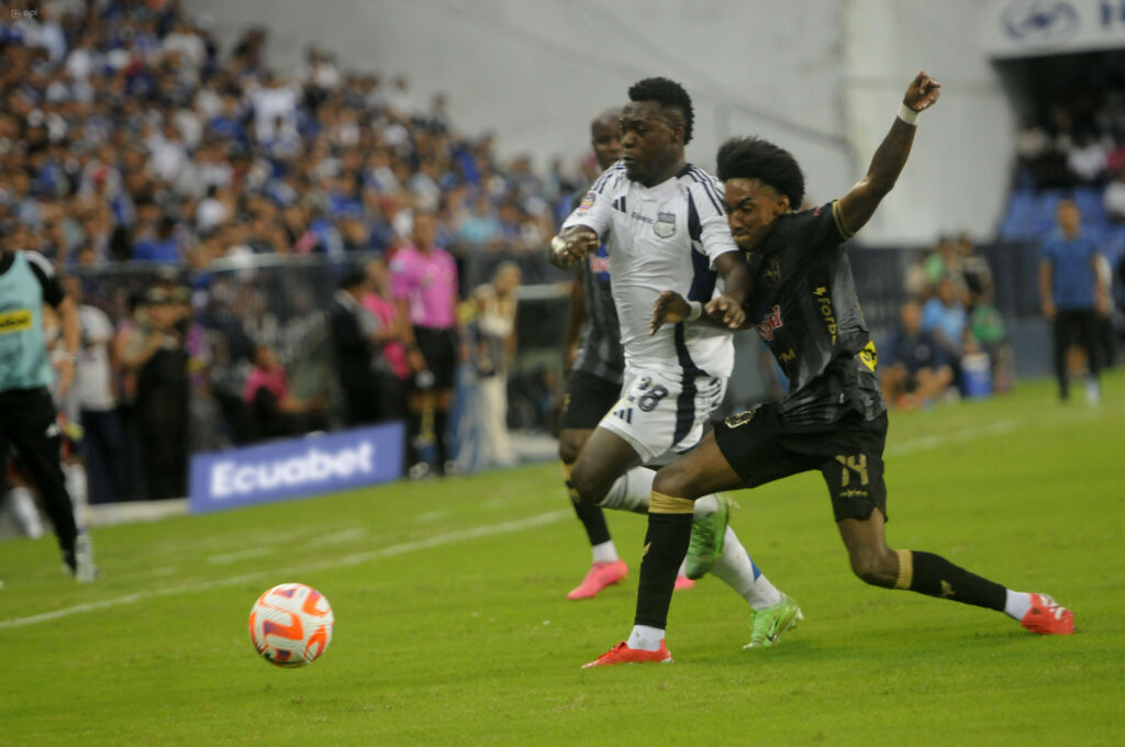 Emelec empata 1-1 con Manta FC y sigue entre los colistas