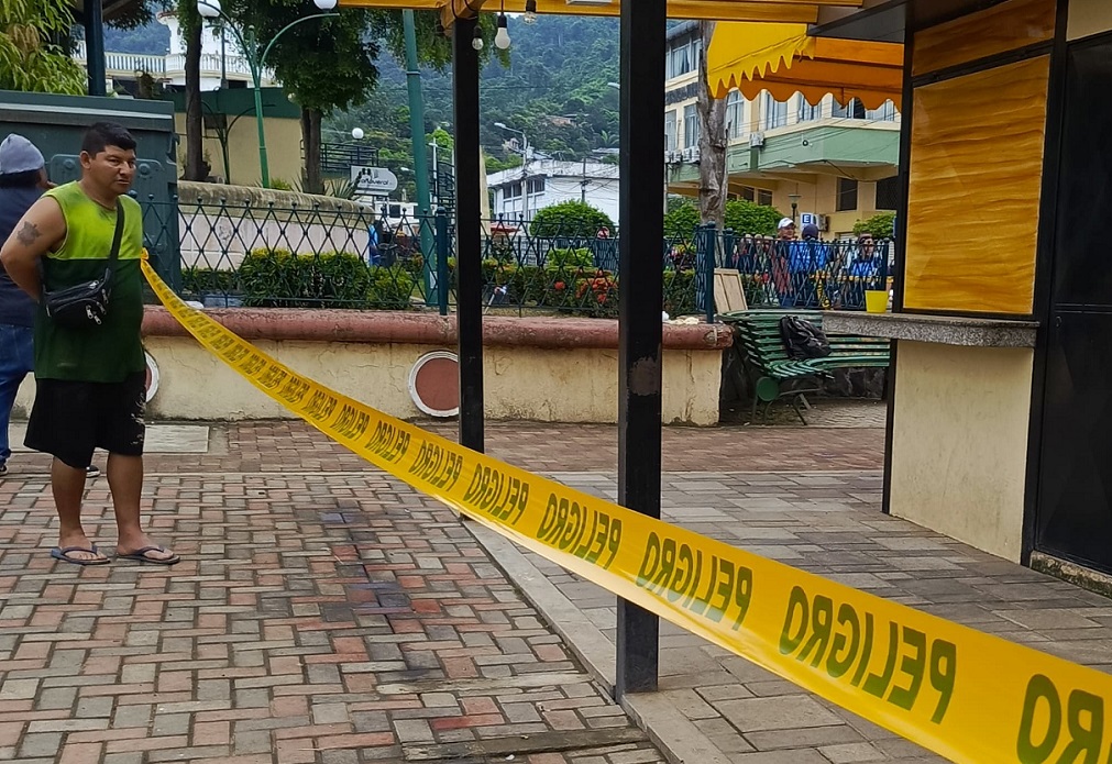 En una mochila abandonada en una banca del parque central del cantón Santa Ana, provincia de Manabí, se encontró una cabeza humana.
