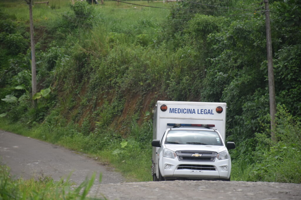 Encuentran cadáver maniatado y con mensaje en la vía Aventura