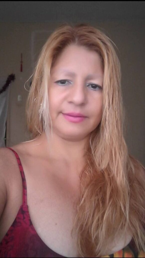Encuentran sin vida a una mujer en su departamento