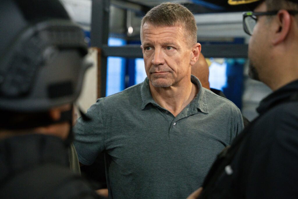 Erik Prince no se involucrará en decisiones de nivel político, asegura el ministro de Defensa, Gian Carlo Loffredo