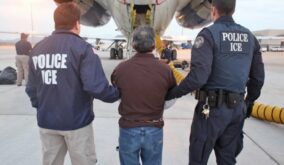 Estados Unidos planea multar con $998 diarios a los migrantes con orden de deportación