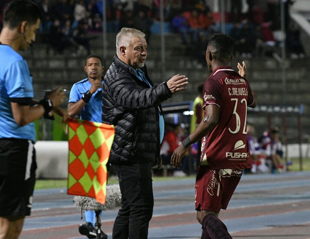 Ever Hugo Almeida, entrenador de Mushuc Runa.