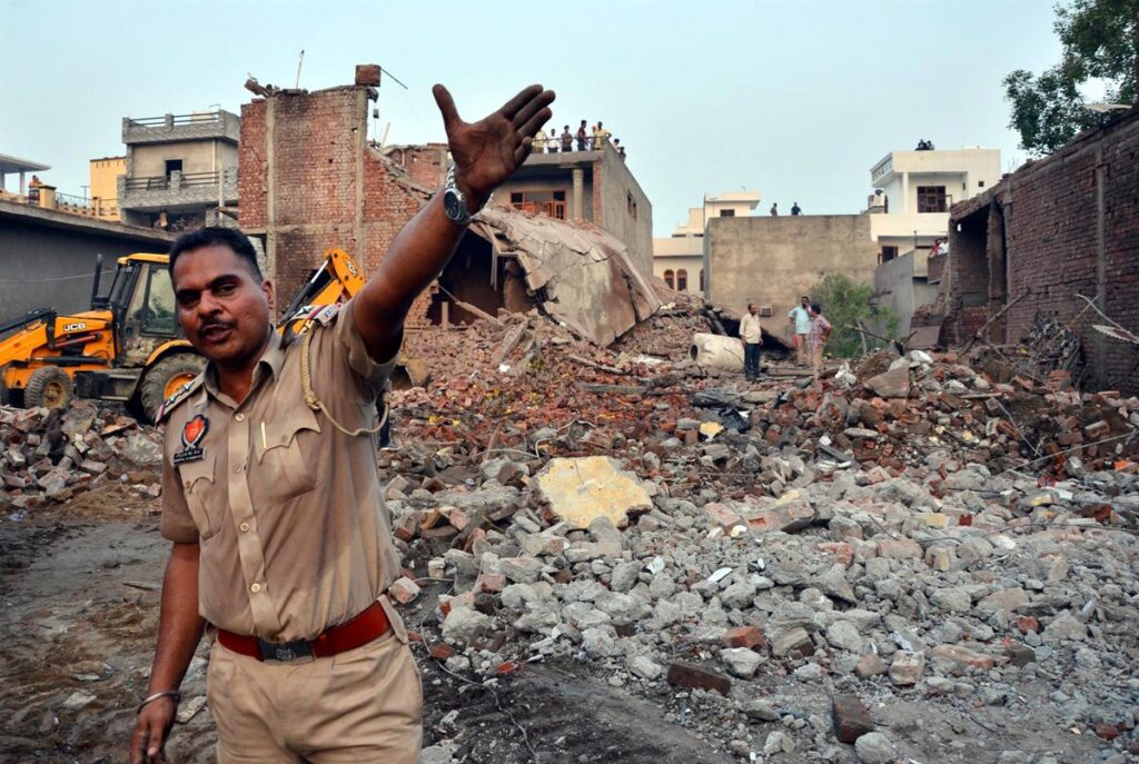 Explosión en fábrica de petardos deja 18 muertos en el oeste de India