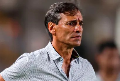 Fabián Bustos ya está en Paraguay para asumir como nuevo técnico de Olimpia