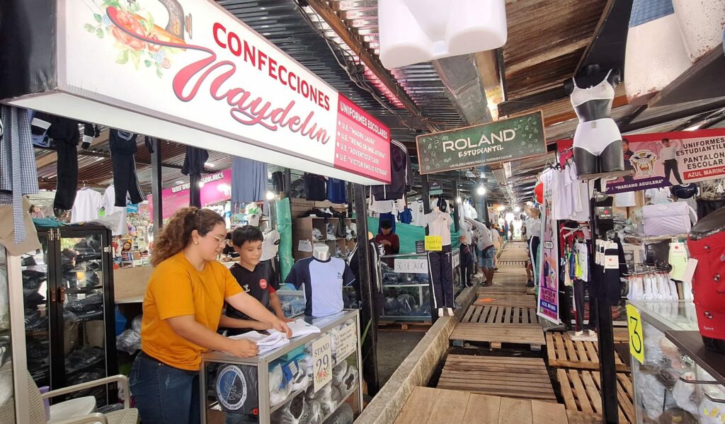Feria estudiantil en Santo Domingo uniformes y útiles escolares sin intermediarios