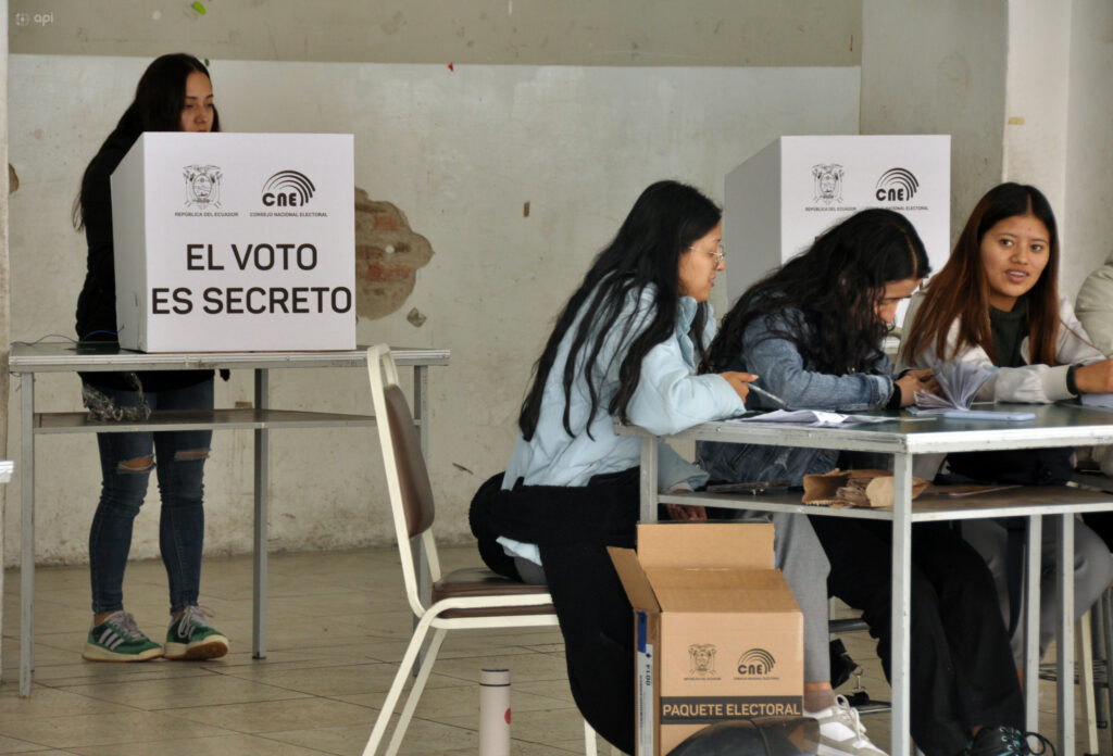 Fin de la jornada de votación Se cierran los 4.349 recintos electorales en Ecuador