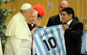 Francisco, el Papa más futbolero que recibió camisetas de Pelé, Messi, Ronaldo y Liga de Portoviejo