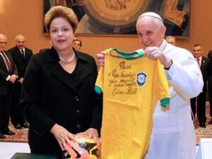Francisco, el Papa más futbolero que recibió camisetas de Pelé, Messi, Ronaldo y Liga de Portoviejo