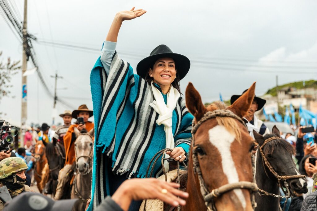Gestores de paz: la propuesta de Luisa González que preocupa en Ecuador.