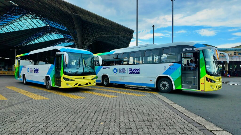 El recorrido de la Troncal 4  de la Metrovía abarca 23.7 kilómetros y cuenta con 23 paradas estratégicas.