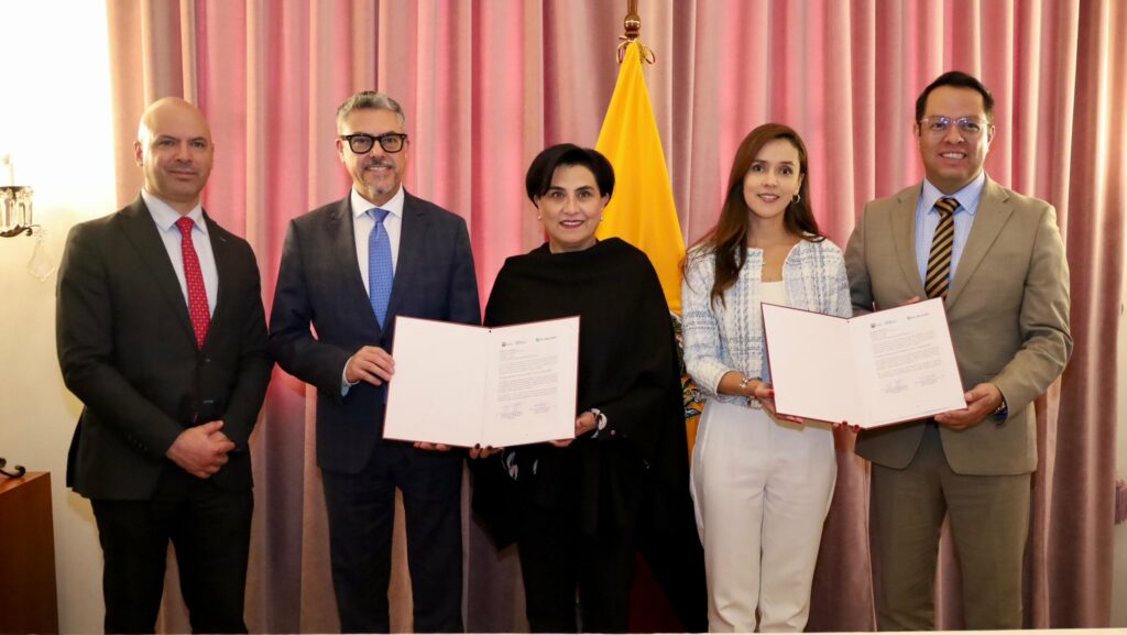 Banecuador, Cancillería, apoyo financiero a migrantes