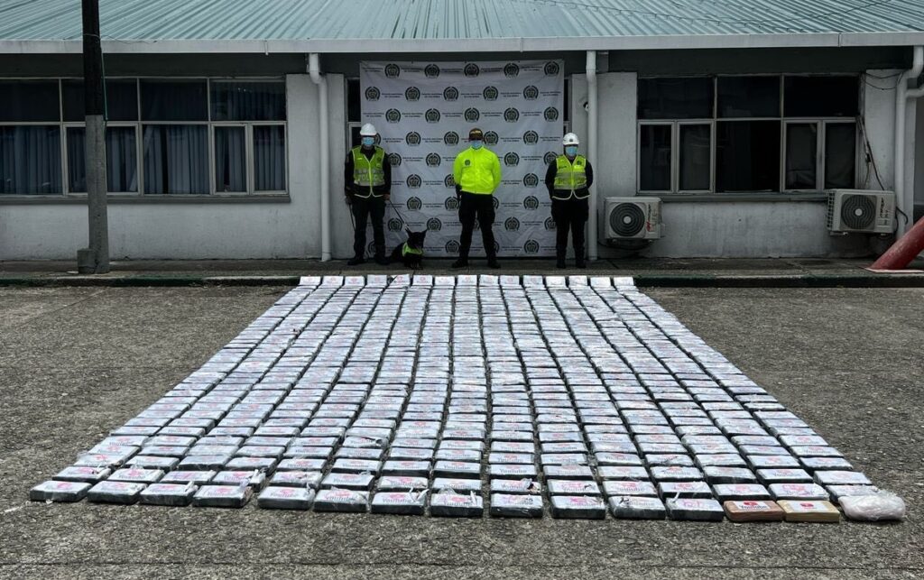 Decomiso de droga de Guayaquil en puerto de Colombia