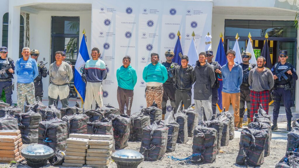 Ecuatorianos detenidos con droga en El Salvador