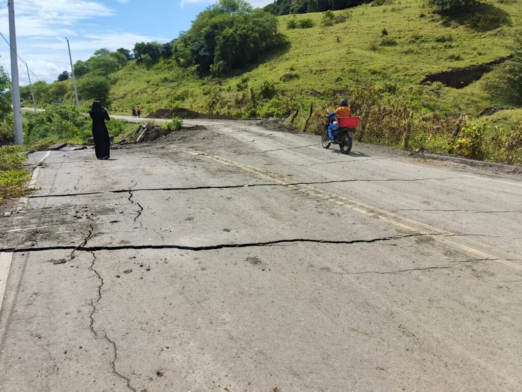 Grietas llegan a La Chipornia y Los Pozos