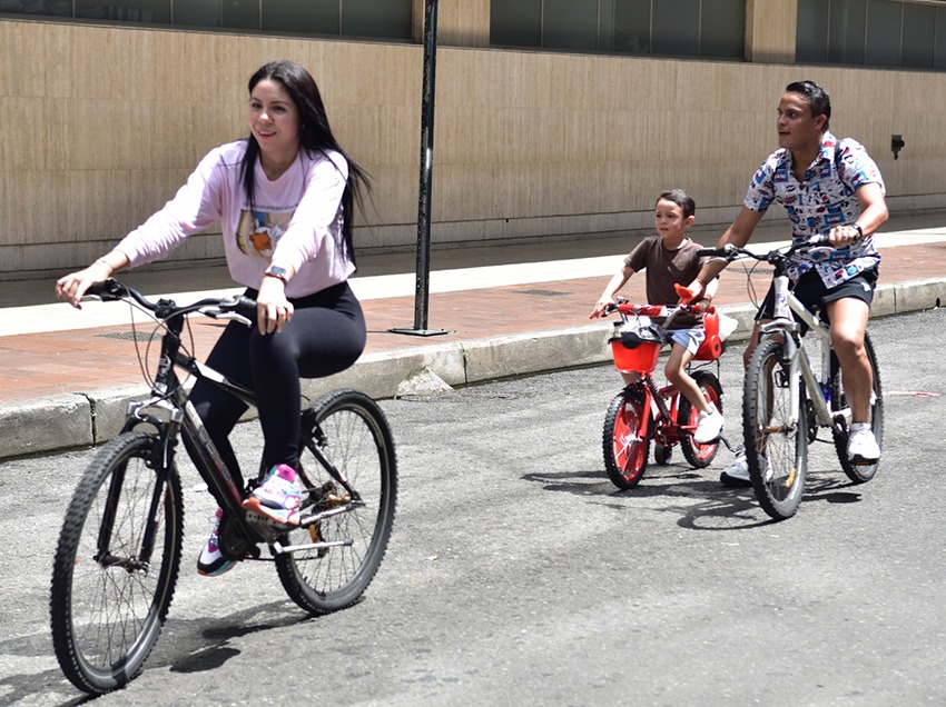 Con esta iniciativa, el Municipio de Guayaquil busca que las familias puedan caminar por la avenida Malecón.