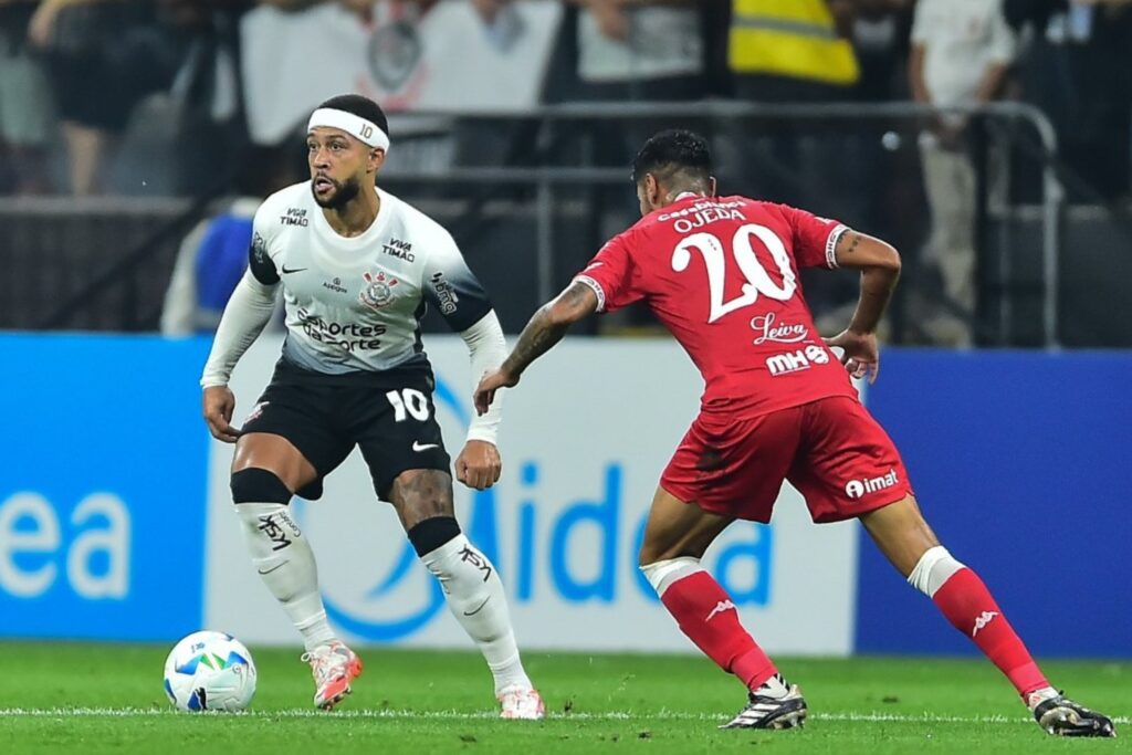 Huracán vence 2-1 a Corinthians en Brasil durante su debut en la Copa Sudamericana.