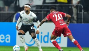 Huracán vence 2-1 a Corinthians en Brasil durante su debut en la Copa Sudamericana.