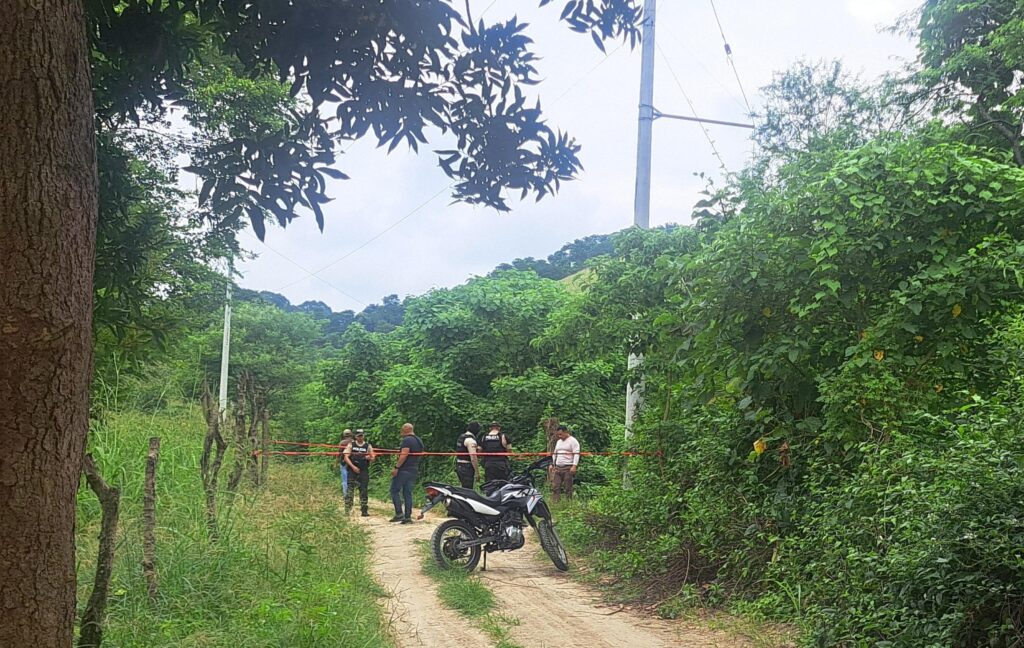 Identifican a los dos hombres asesinados y abandonados en la vía Portoviejo - El Zapallo
