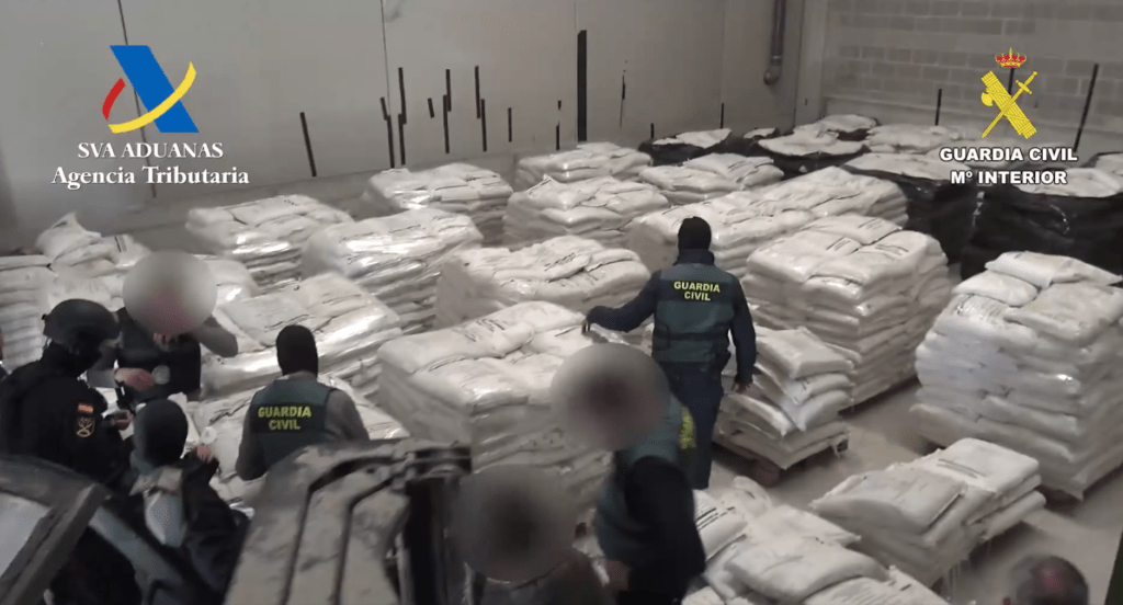Incautan droga de Ecuador introducida en un puerto de Valencia, España y llevada a Zaragoza; estaba camuflada en material filtrante