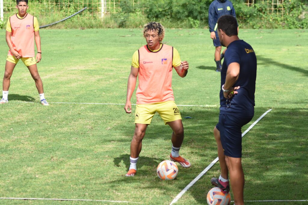Entrenamiento de Delfín SC