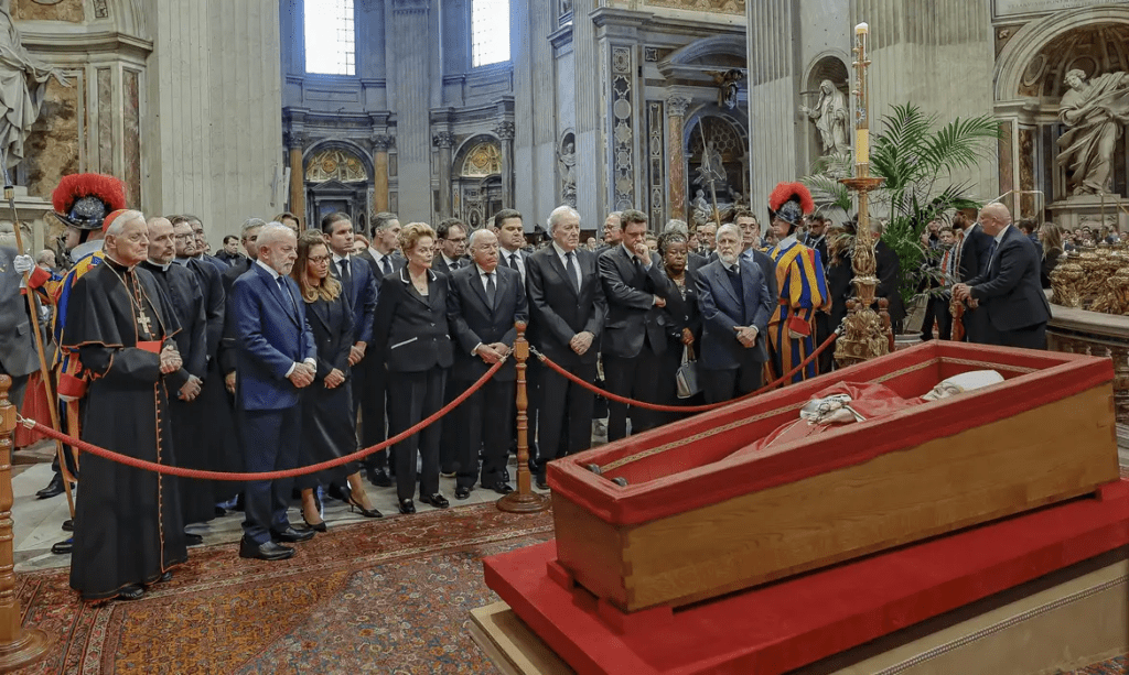 Jefes de Estado Acuden a la Capilla Ardiente del Papa Francisco en Roma