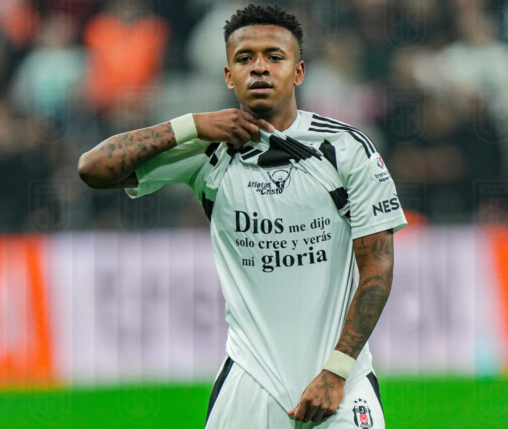 Keny Arroyo anota en la victoria de Beşiktaş ante Hatayspor en la Superliga de Turquía