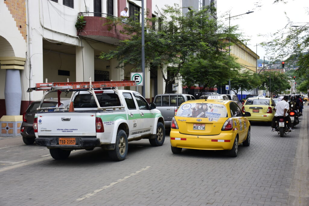 Tráfico caótico en Portoviejo: Las avenidas que colapsaron este martes 8 de abril