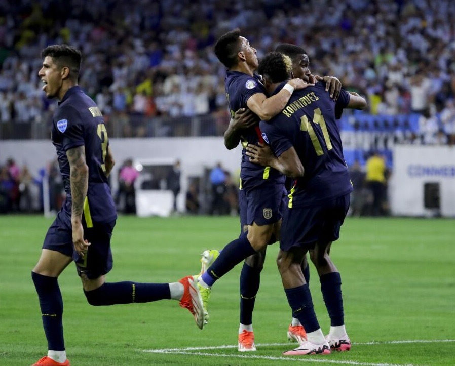 La Federación Ecuatoriana de Fútbol (FEF) desmintió las acusaciones de injerencias en las convocatorias de la Selección de Ecuador.