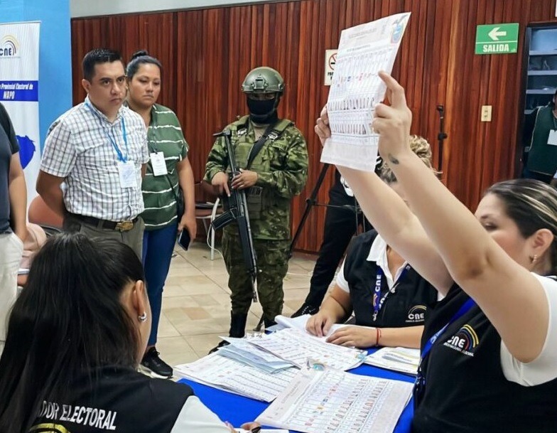 La alianza Revolución Ciudadana-RETO presentó nuevos reclamos ante el Consejo Nacional Electoral (CNE).