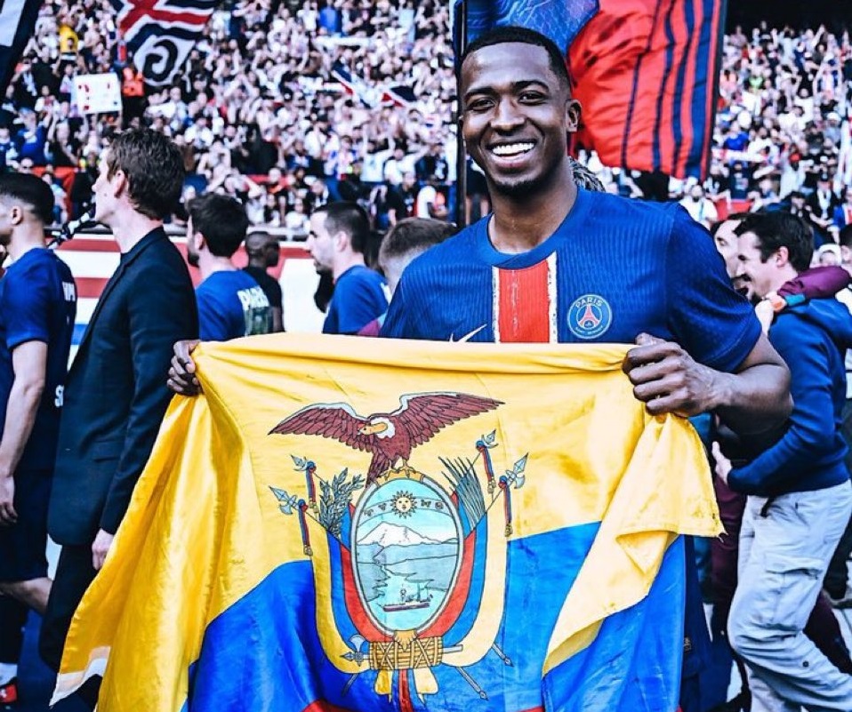 La embajada de Ecuador en Francia homenajea a Willian Pacho por sus logros con el PSG