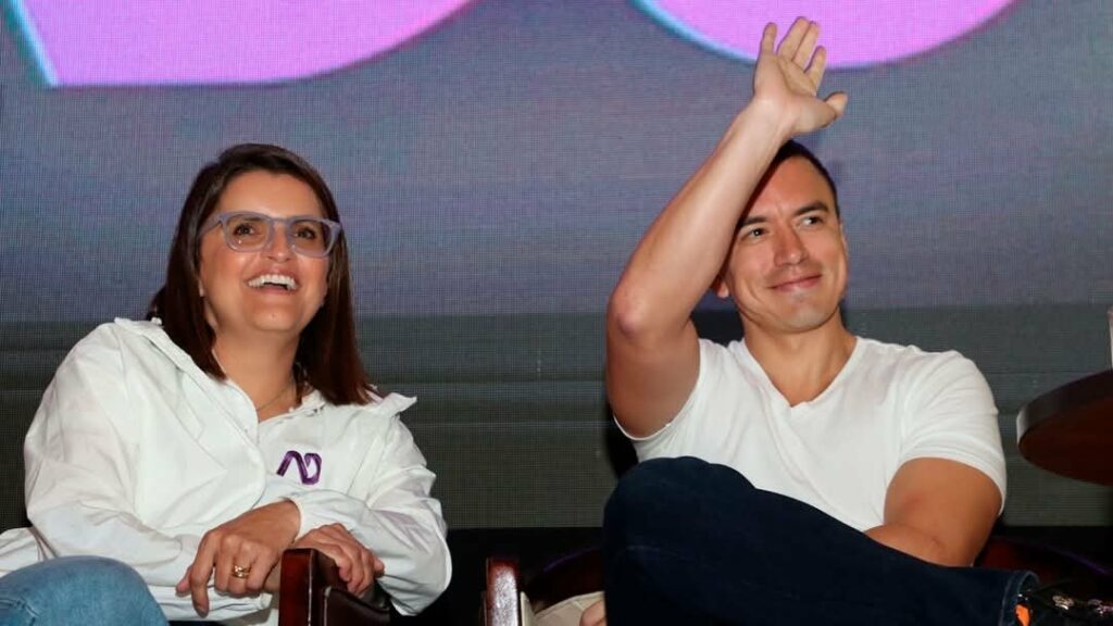 La vicepresidenta electa María José Pinto junto a Daniel Noboa, presidente de Ecuador.