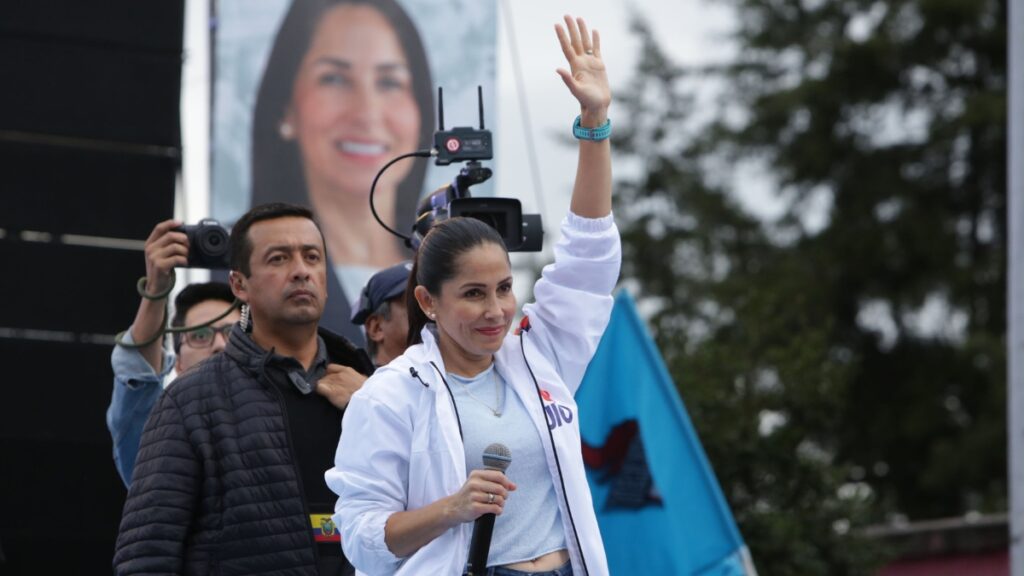 "Las luchas jamás se abandonan cuando la causa que te motiva la llevas en el alma", dice Luisa González, de Revolución Ciudadana. API.