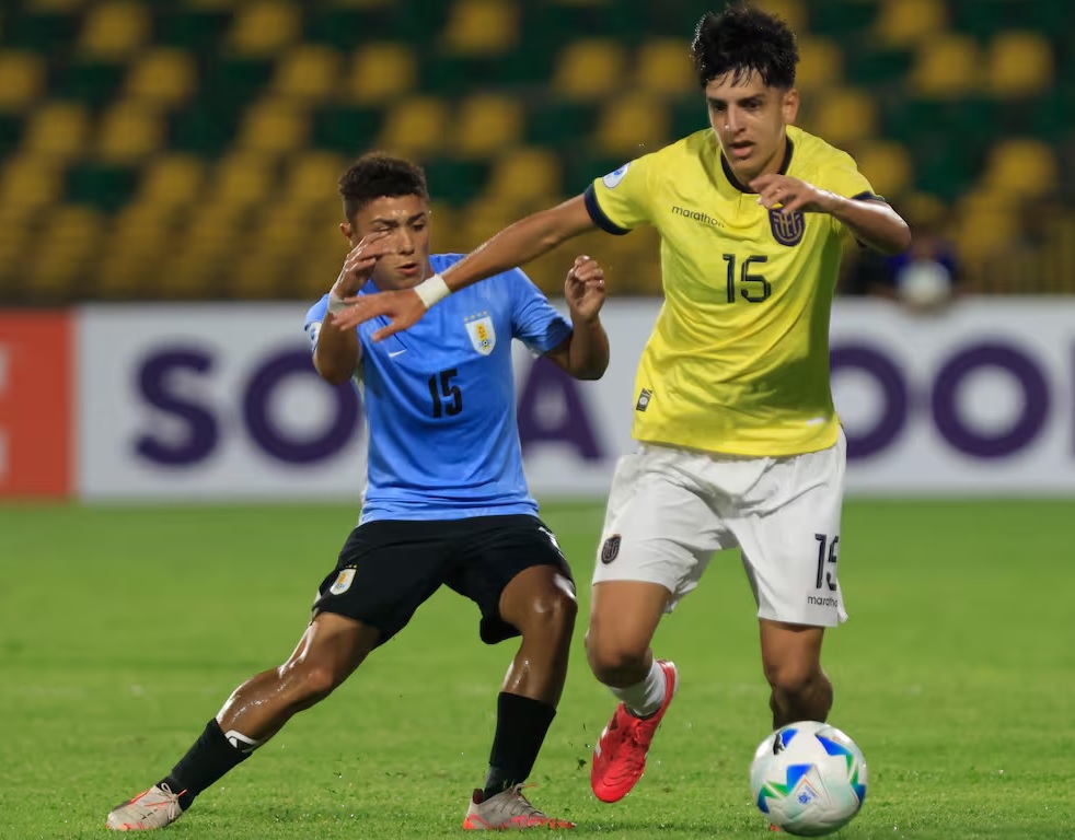 Las selecciones Sub-17 de Ecuador y Bolivia se enfrentan en el estadio Jaraguay de Montería, Colombia,
