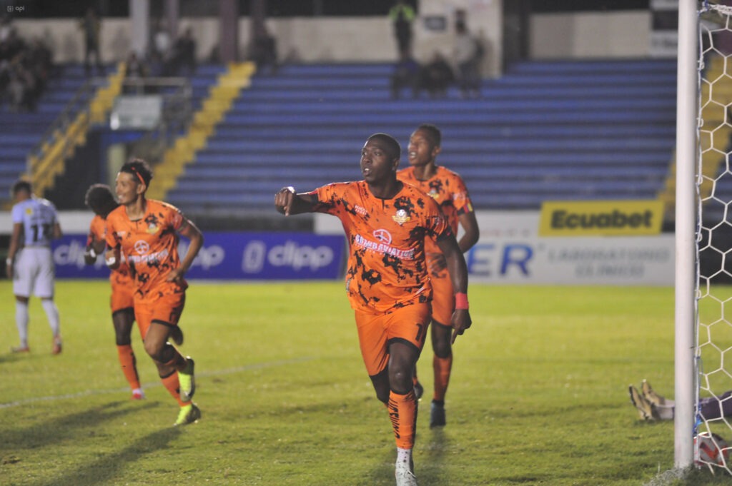 Libertad FC venció por 3-1 a Universidad Católica en el cierre de la fecha 10
