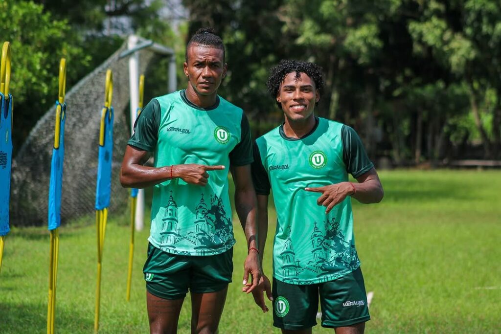 Liga de Portoviejo presenta plantilla ante Deportivo Quevedo en la Tarde Verde y Blanco