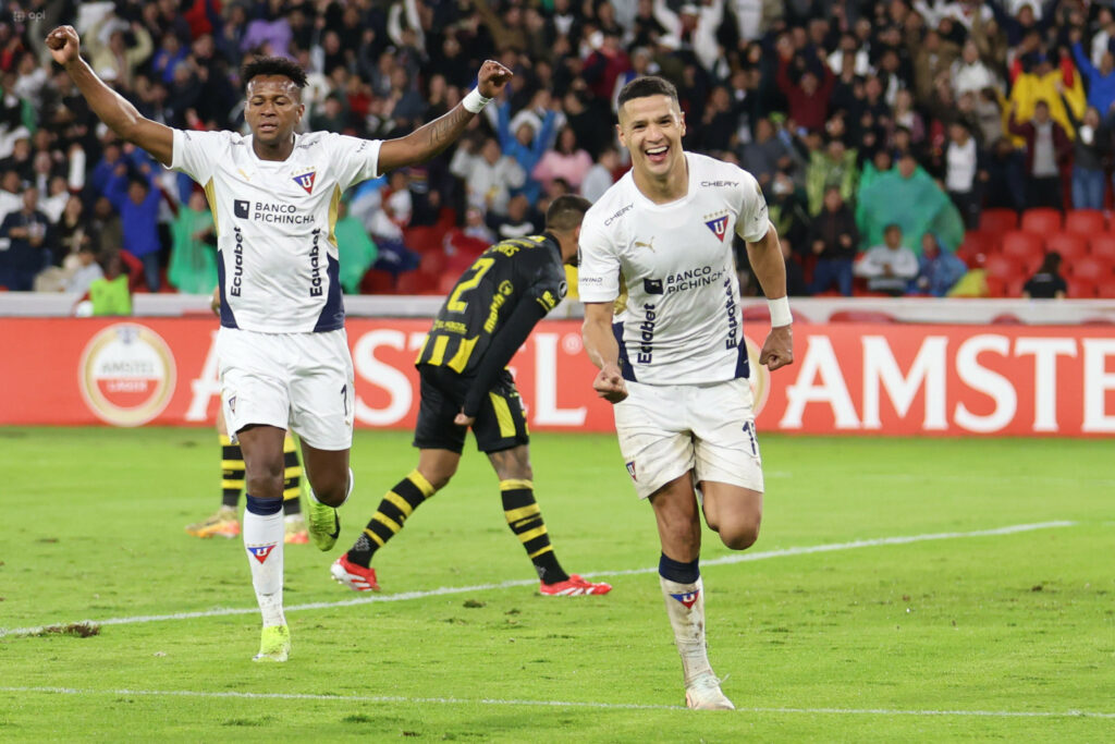 Liga Deportiva Universitaria ganó 2-0 al Deportivo Táchira.