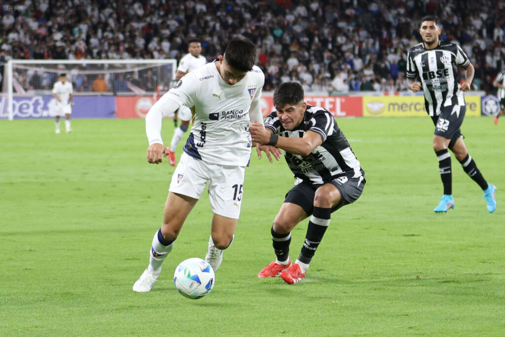 Liga de Quito rescató un empate ante Central Córdoba en su debut en Copa Libertadores
