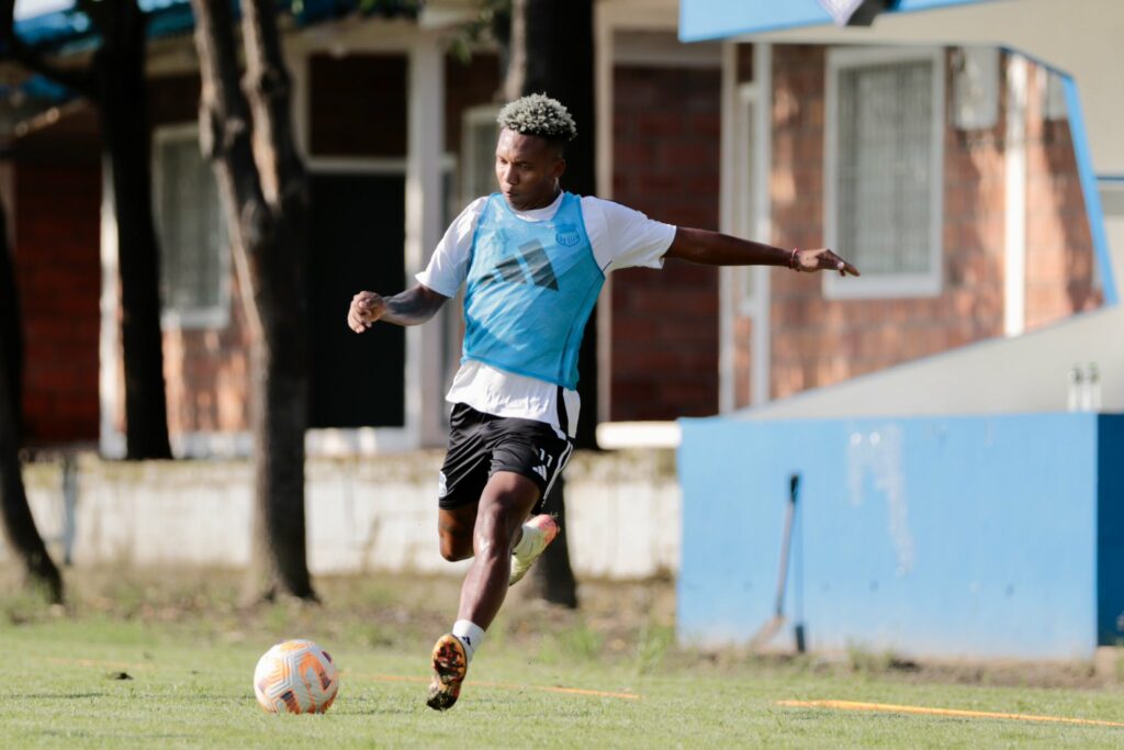 Los jugadores que podrían salir de Emelec y el entrenador Jorge Célico tiene en duda su continuidad