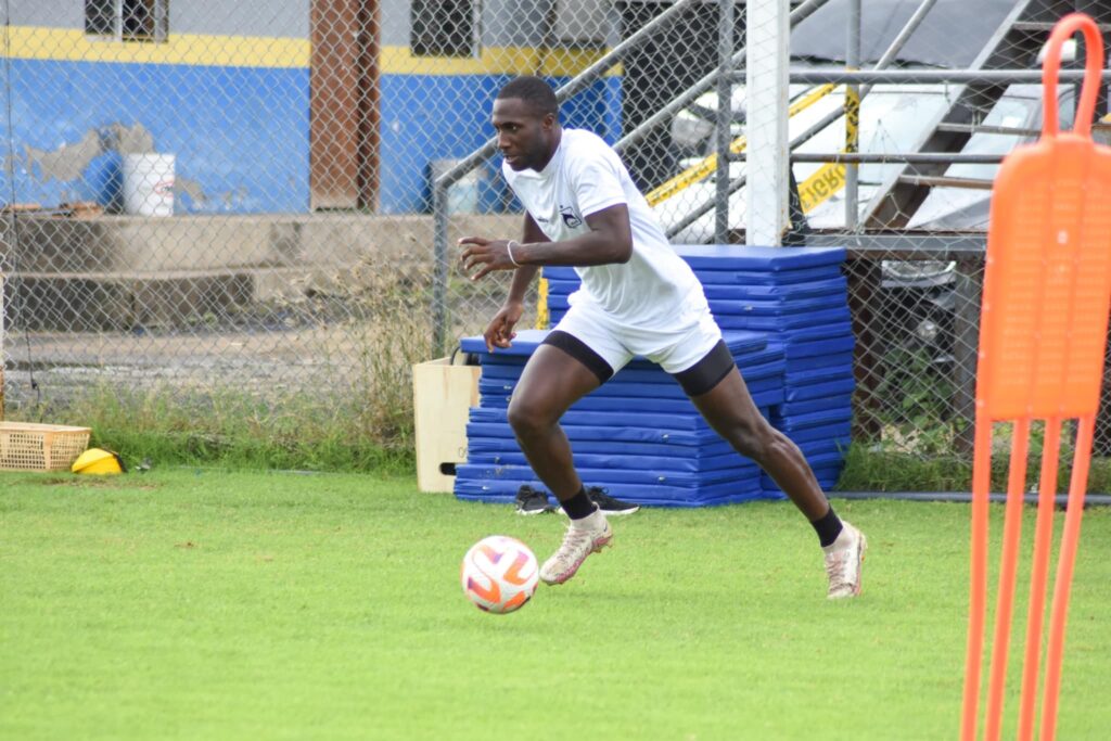 Luis Cicedo, defensa central de Delfín SC