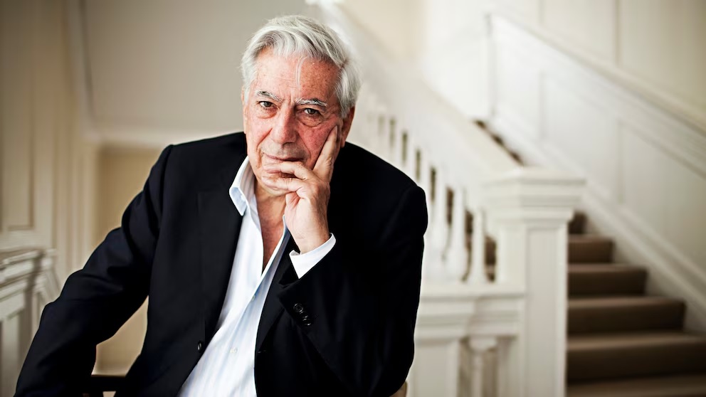Mario Vargas Llosa fue cremado y es despedido en una ceremonia privada