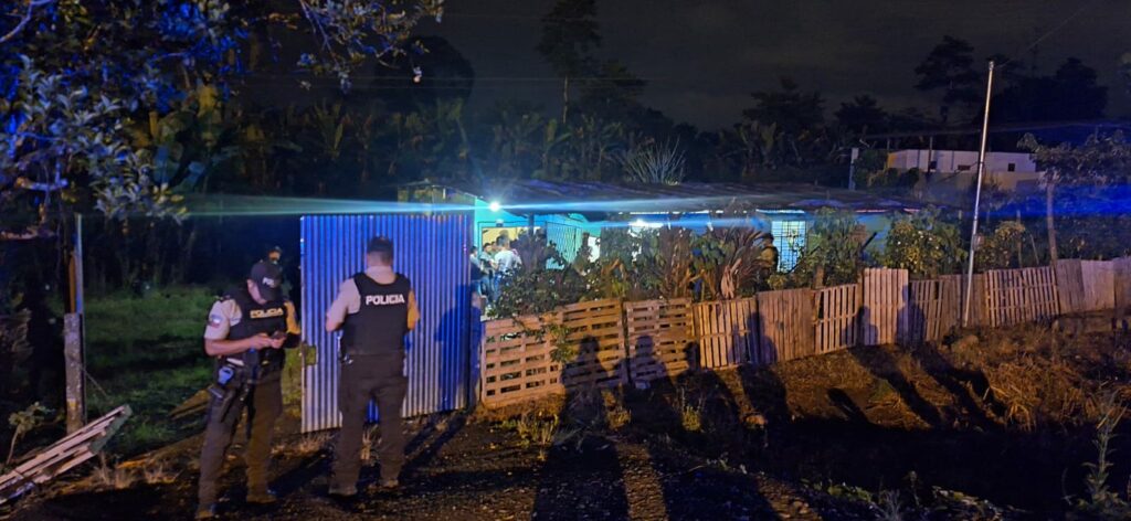 Matanza en Santo Domingo deja tres fallecidos y un menor herido