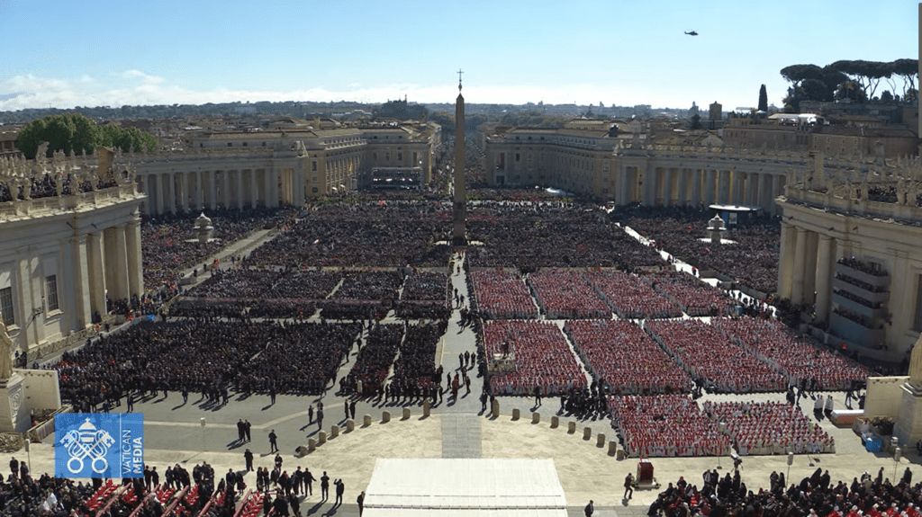 Miles de fieles llegan al Vaticano para despedir al papa Francisco en su funeral