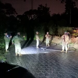 Militares ingresan a urbanización en Santo Domingo tras alerta de derrame. Luego, descubren red de robo de combustible en poliducto Esmeraldas-Santo Domingo.