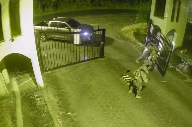 Militares ingresan en urbanización durante operativo por robo de combustible